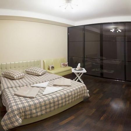 Kyiv Downtown Apartment On Saksaganskogo Street 87 Luaran gambar