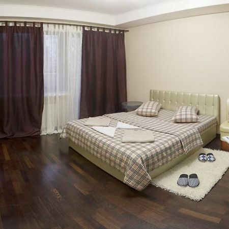 Kyiv Downtown Apartment On Saksaganskogo Street 87 Luaran gambar